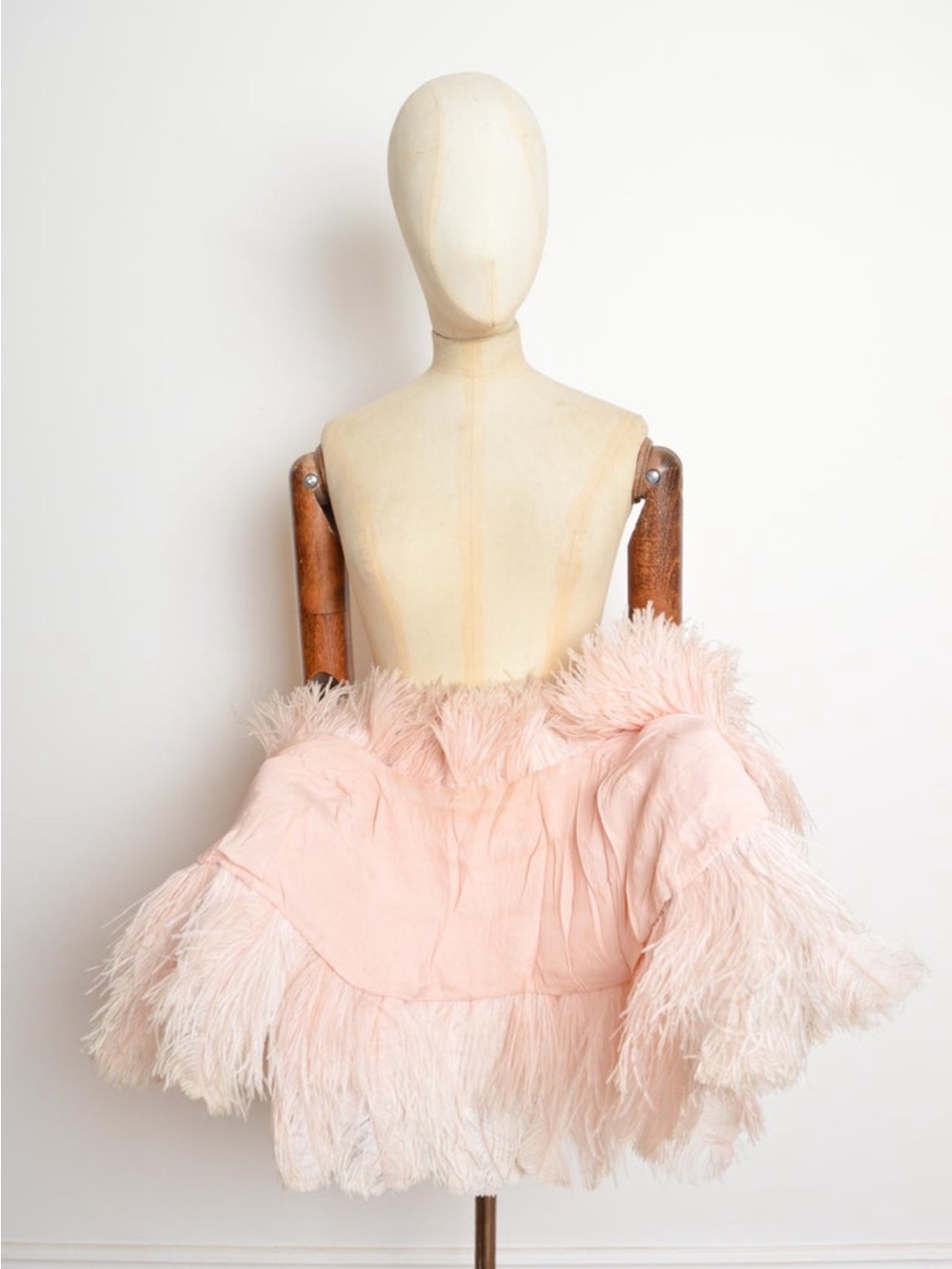 Exquisite 1930s Ostrich Feather Cape Stole with Silk Crepe Lining - Picture 7 of 7